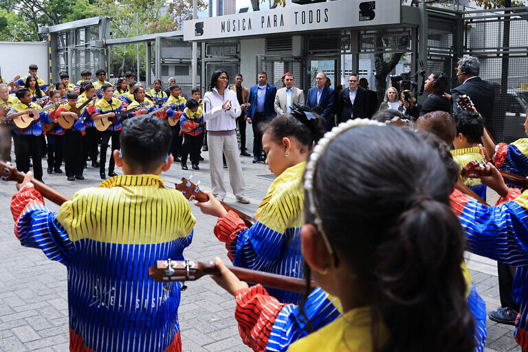 Delcy Rodríguez participó en acto conmemorativo por el Día Nacional del Cuatro