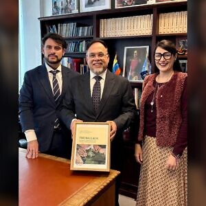 Delegación venezolana ante la Unesco recibe el expediente de la hallaca para su inscripción como patrimonio