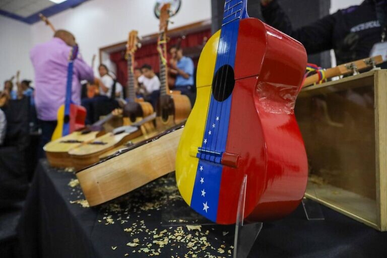 Venezuela celebra el Día Nacional del Cuatro como bandera de soberanía