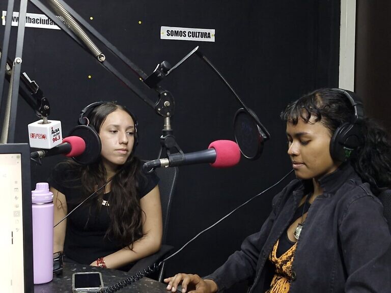 “Puntos suspensivos”: La obra que lleva el Caracazo al teatro del absurdo desde la mirada joven 🗓