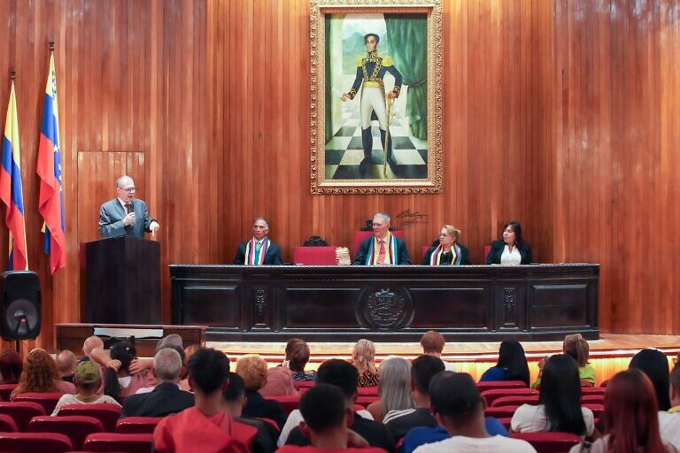 Ministro Cazal en la Sociedad Bolivariana: El pueblo forjó el 19 de abril de 1810