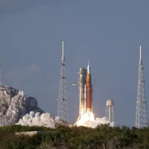 Despegue histórico de Artemis II: La NASA lanza una misión tripulada rumbo a la Luna después del medio siglo