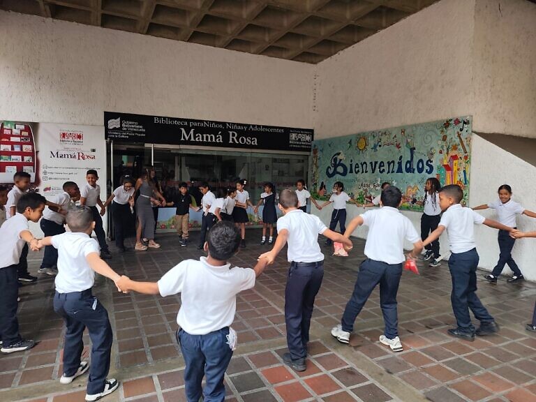 Cenal inaugurará exposición “Postales Lectoras” este 22 de abril para celebrar el Día del Libro y el Idioma 🗓