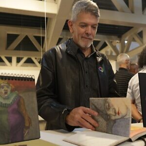 “Eros Circus” del artista Carlos Sánchez Vega se expone en el Museo de la Estampa y el Diseño