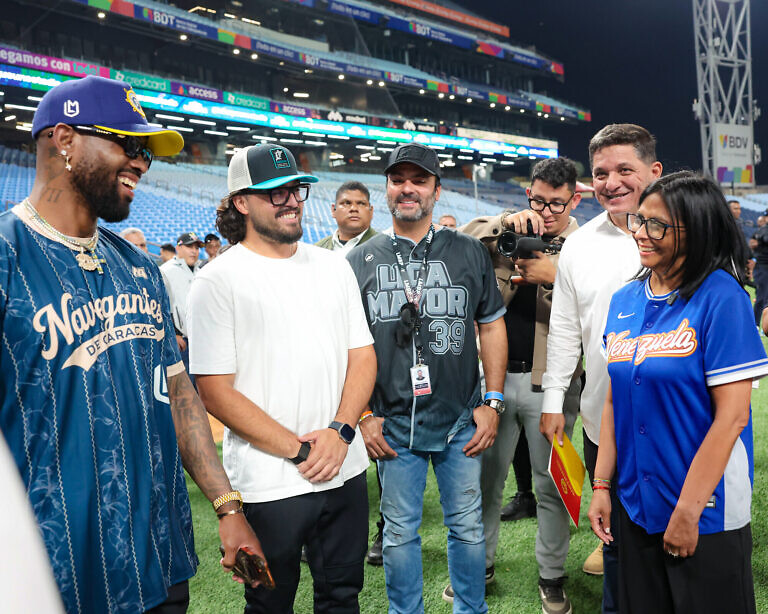 Delcy Rodríguez realizó encuentro con leyendas del béisbol para lanzamiento de la Liga Monumental