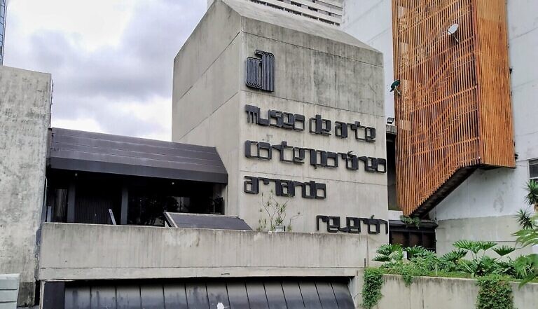 El Museo de Arte Contemporáneo Armando Reverón inaugura la muestra “No soy un caballo” 🗓