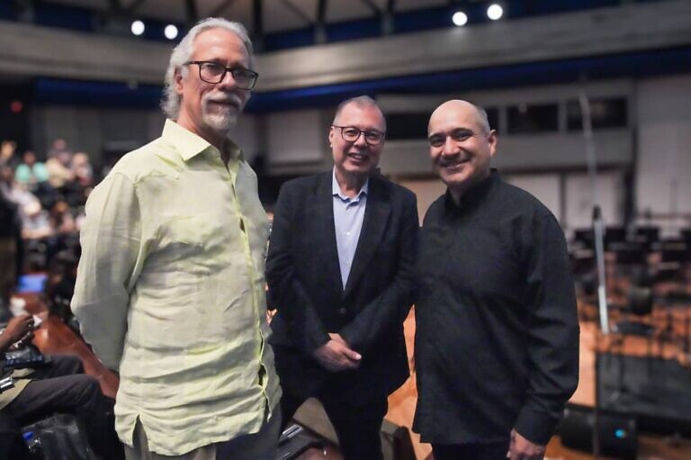 La Orquesta Filarmónica y destacados guitarristas hicieron el primero de dos homenajes a Antonio Lauro