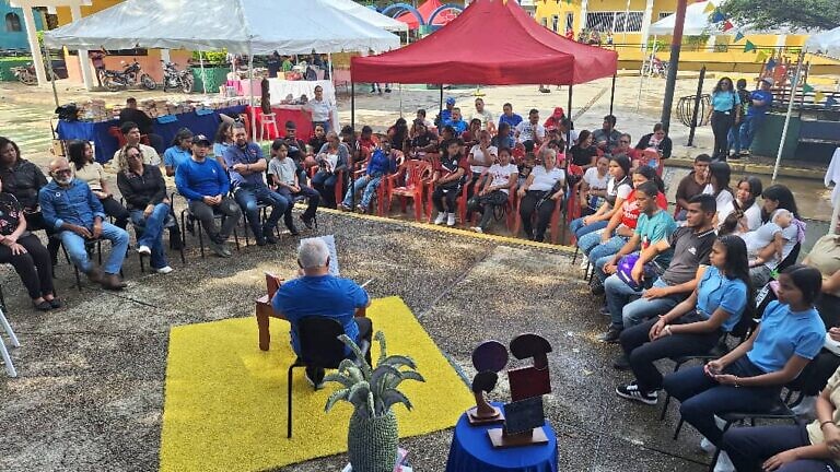 Venezuela celebra la palabra: Un despliegue nacional de actividades por el Día Internacional del Libro y del Idioma