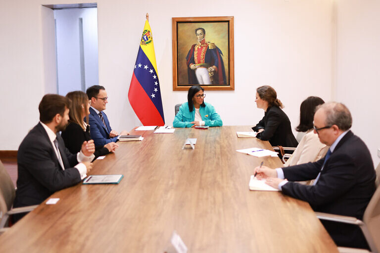 Delcy Rodríguez se reunió con representantes del Banco Mundial