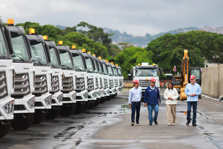 Gobierno Bolivariano despliega 45 camiones compactadores de aseo urbano y maquinaria para las lluvias