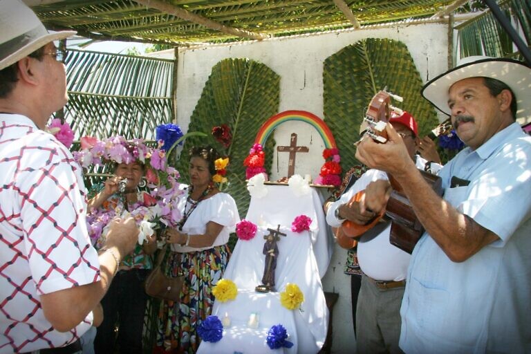 La Cruz de Mayo: un acto de resistencia cultural
