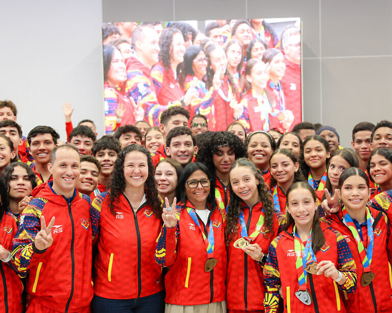 Delcy Rodríguez lideró reconocimiento a deportistas que participaron en los IV Juegos Suramericanos de la Juventud