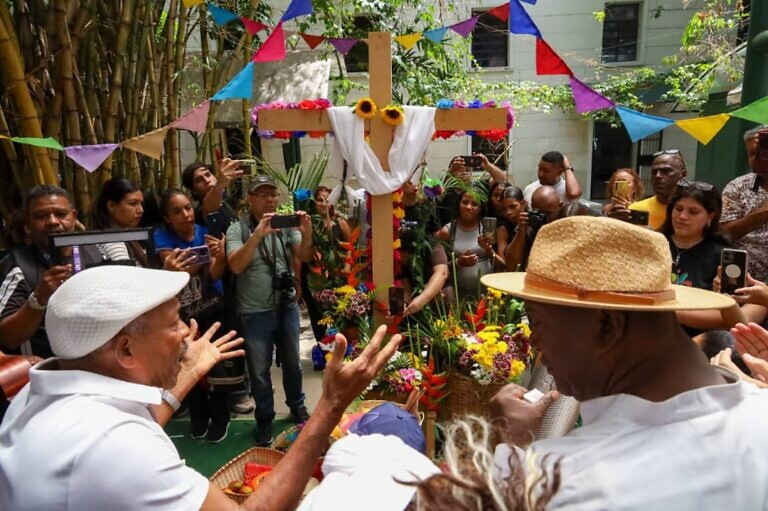 La tradición de la Cruz de Mayo hizo vibrar a Guatire, Naiguatá y el Eje del Buen Vivir en Caracas este domingo