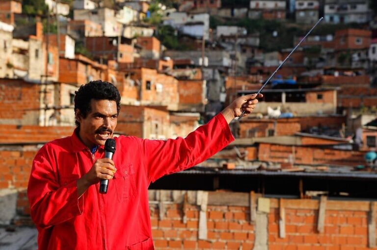 Abilio Torres y “Sonoro”: Un taller de actuación que parte de la escucha en un mundo saturado de estímulos visuales
