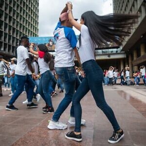 ¡A Mover el Ritmo! Venezuela Celebra el Día Nacional de la Salsa Casino con Mega Rueda en Caracas