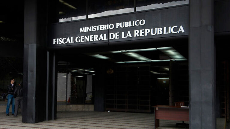 Fiscalía anuncia investigación tras confirmarse la muerte, hace 9 meses, de un privado de libertad buscado por su madre