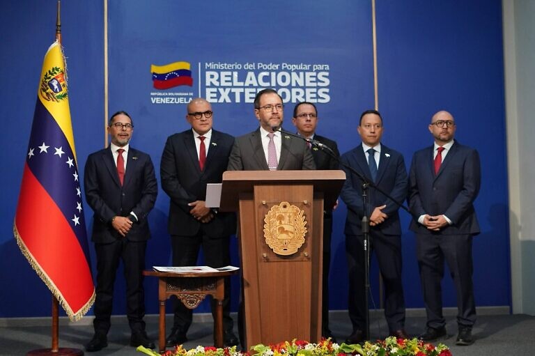 Venezuela exige a Trinidad y Tobago asumir responsabilidad por derrame de hidrocarburos que afecta el oriente del país