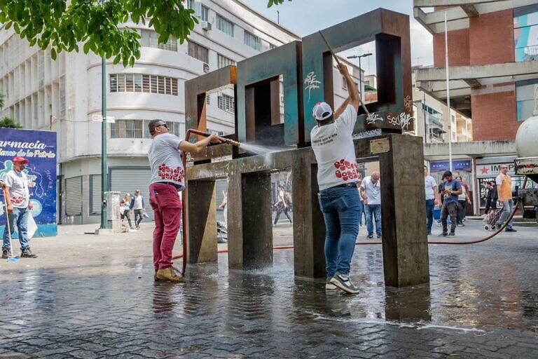 Rescatan obras de arte en bulevar Sabana Grande