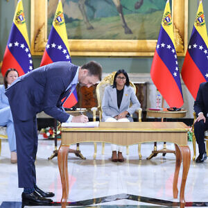 Venezuela firma licencia con Shell para Fase I del campo gasífero Loran