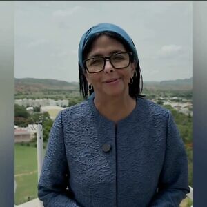 Delcy Rodríguez culminó visita a la India