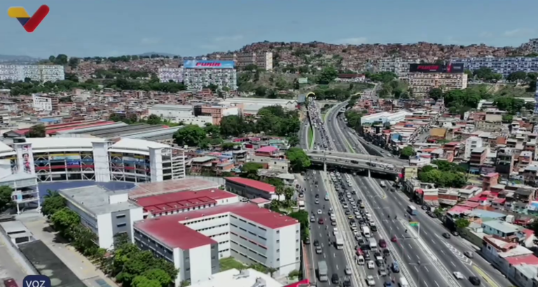Restringen el acceso al estado La Guaira para no entorpecer los rescates: Se habilita centro de registro en el Poliedro de Caracas