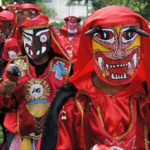 Los Diablos Danzantes celebran el camino espiritual y triunfal del pueblo