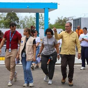Grupo de Arquitectura Humanitaria de la ONU visitó campamento temporal de Catia la Mar