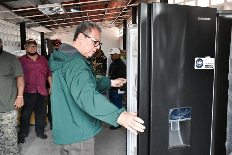 Reciben electrodomésticos y formación culinaria en campamento transitorio en la Escuela de Artes Escénicas César Rengifo