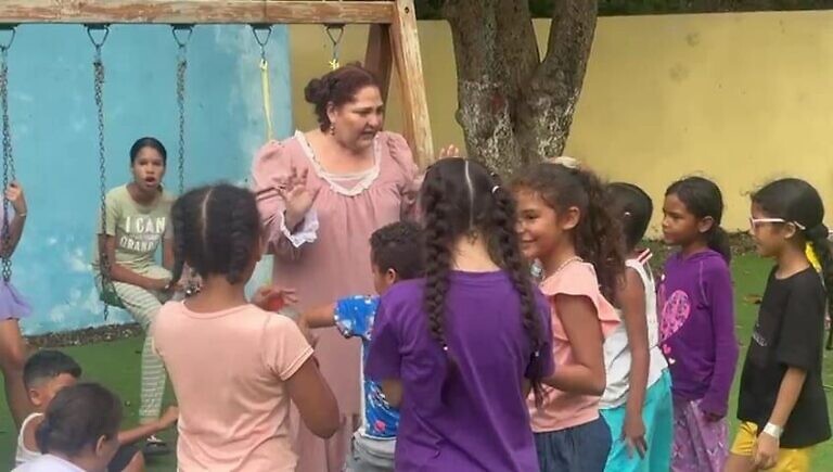 La Compañía Nacional de Teatro ofreció una jornada cultural en el campamento transitorio Carlos Fiol de La Guaira