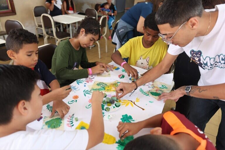 Promueven el arte como herramienta sanadora en campamento transitorio instalado en la U.E.N. Edoardo Crema de El Paraíso