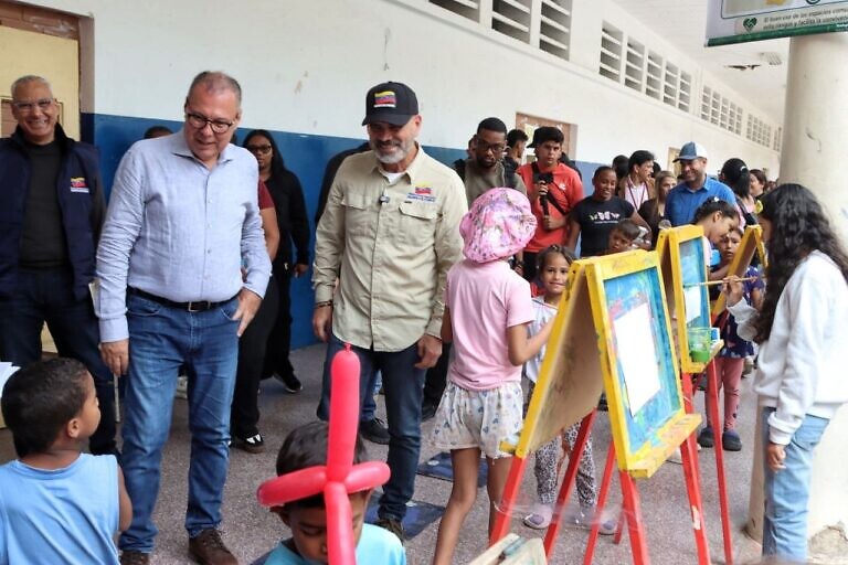 La Ruta de la Esperanza llevó formación musical, artística y deportiva a campamento temporal en Liceo Andrés Bello