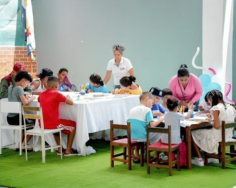 Venezuela implementa plan cultural de lectura en campamentos transitorios