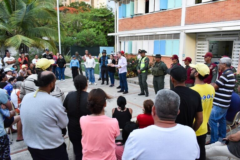 Poder Popular y Gobierno articulan esfuerzos en la Escuela Técnica Carlos Fiol para atender a familias afectadas por sismos