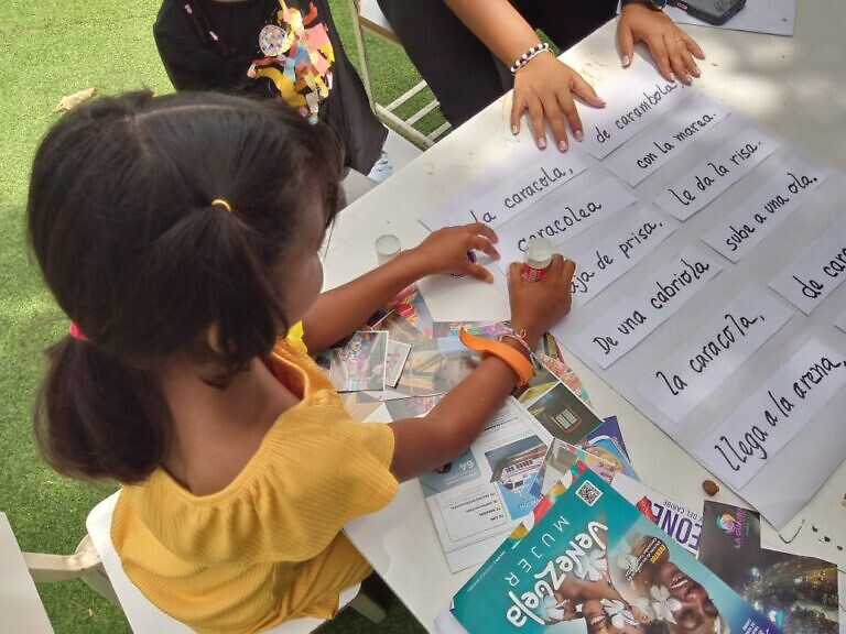 Promueven actividades lectoras en campamento transitorio de Catia La Mar