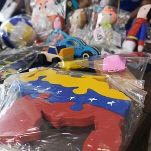 Más de 420 juguetes artesanales recibirán niños y niñas en campamentos de Caracas y La Guaira