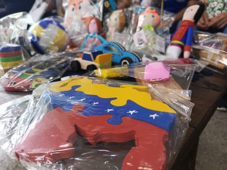Más de 420 juguetes artesanales recibirán niños y niñas en campamentos de Caracas y La Guaira