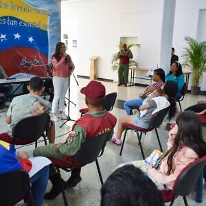 Recital “Renacemos cantando mientras sana el corazón” llegó a campamento transitorio en Chacao