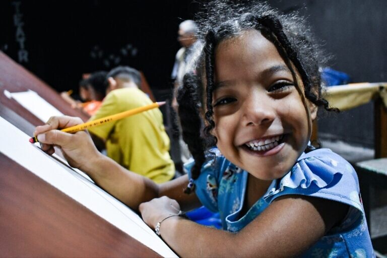 Una mañana de dibujo y color vivieron niños y niñas del campamento César Rengifo