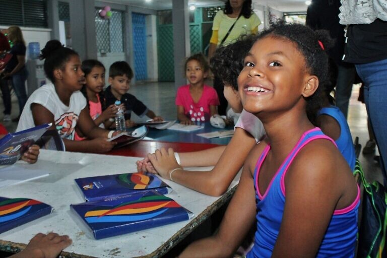 ‎La vida de Bolívar une a poetas, niños y niñas en el campamento Luis Padrino