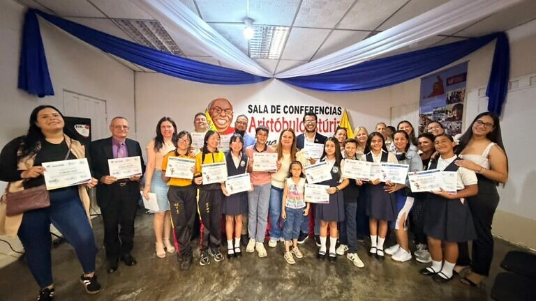 Reconocen a estudiantes y medios en Táchira por producciones en radio escolar