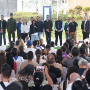 Delcy Rodríguez reactiva comercios estratégicos en La Guaira con financiamiento y plan maestro de desarrollo