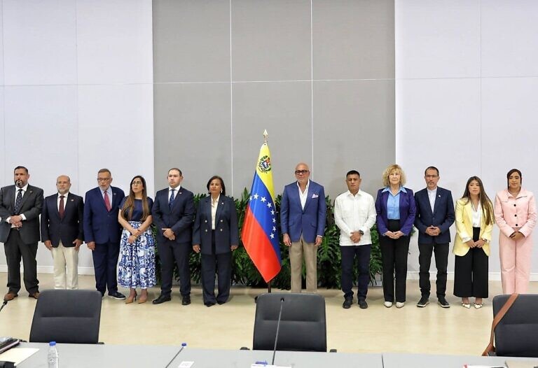 Mesa de Diálogo realizó primera jornada de encuentros y se declara en sesión permanente hasta el 12 de agosto