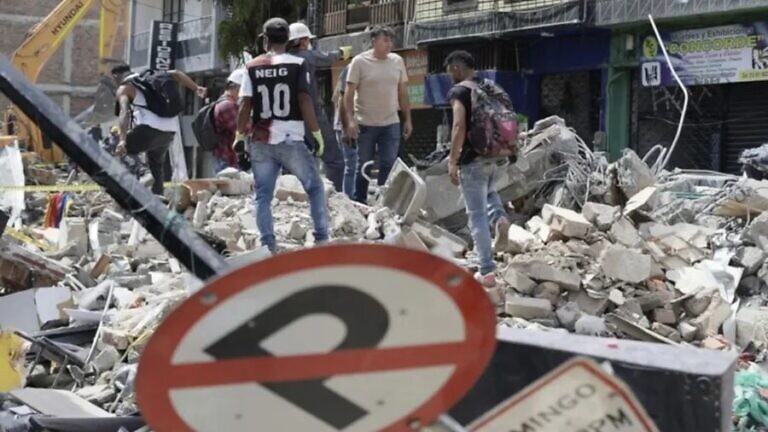 Damnificados en Colombia denuncian desatención estatal mientras el gobierno de De la Espriella enfrenta críticas