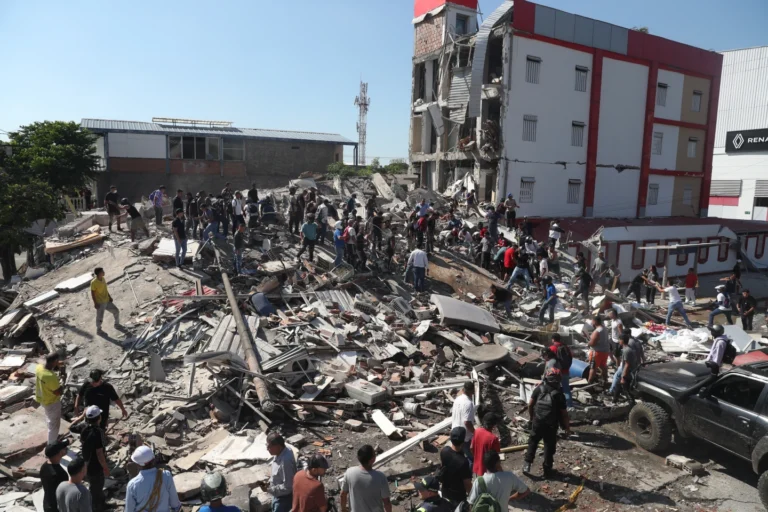Presidente de Colombia confirma 111 fallecidos tras terremoto de magnitud 7,4