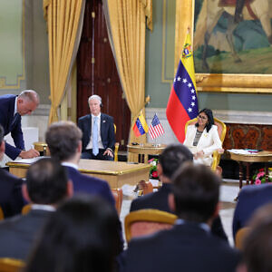 Venezuela firma acuerdos energéticos con Chevron, Eni y General Electric