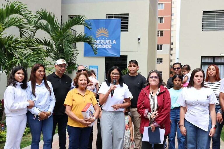 Delcy Rodríguez entregó 181 nuevas viviendas a familias afectadas por el doblete sísmico de junio