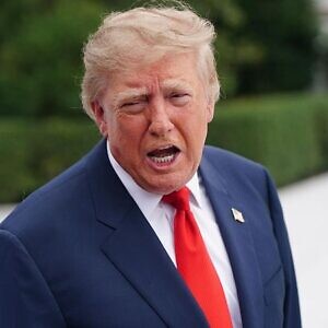 Trump exige cambio de liderazgo en Ucrania y afirma que es hora de un nuevo presidente