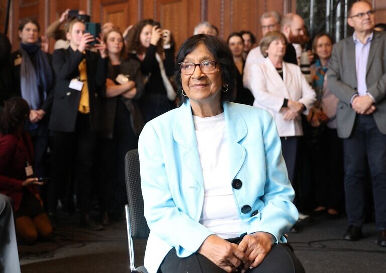 “Si siguen aplaudiendo, le regalaré el premio a Trump”: Así reaccionó Navi Pillay, la jurista galardonada con el Nobel de la Paz 2026