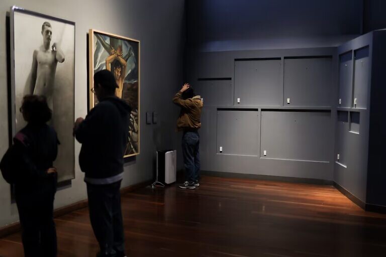 Seis museos de Colombia rechazan retiro de piezas del Museo Nacional por orden del gobierno, que las considera “adoctrinamiento cultural”
