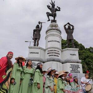 Conmemoraron Día de la Resistencia Indígena en Plaza Venezuela